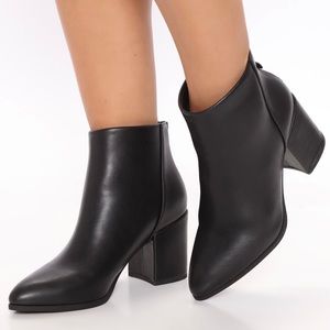 Walk This Way Booties - Black ✨